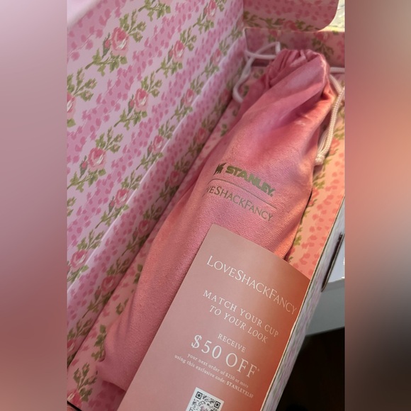 Stanley x Loveshackfancy All Day Slim Bottle | 20oz - Picture 3 of 3